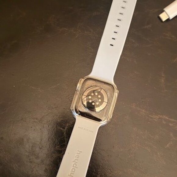 Apple Watch Series 7 (GPS) 41mm Aluminum Case - Picture 4 of 7